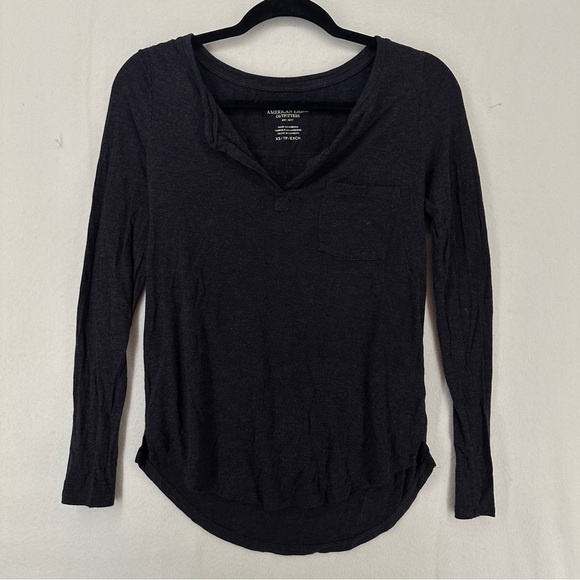 American Eagle Outfitters Tops - American Eagle Long Sleeve V Neck Top Solid Womans XS Navy Blue